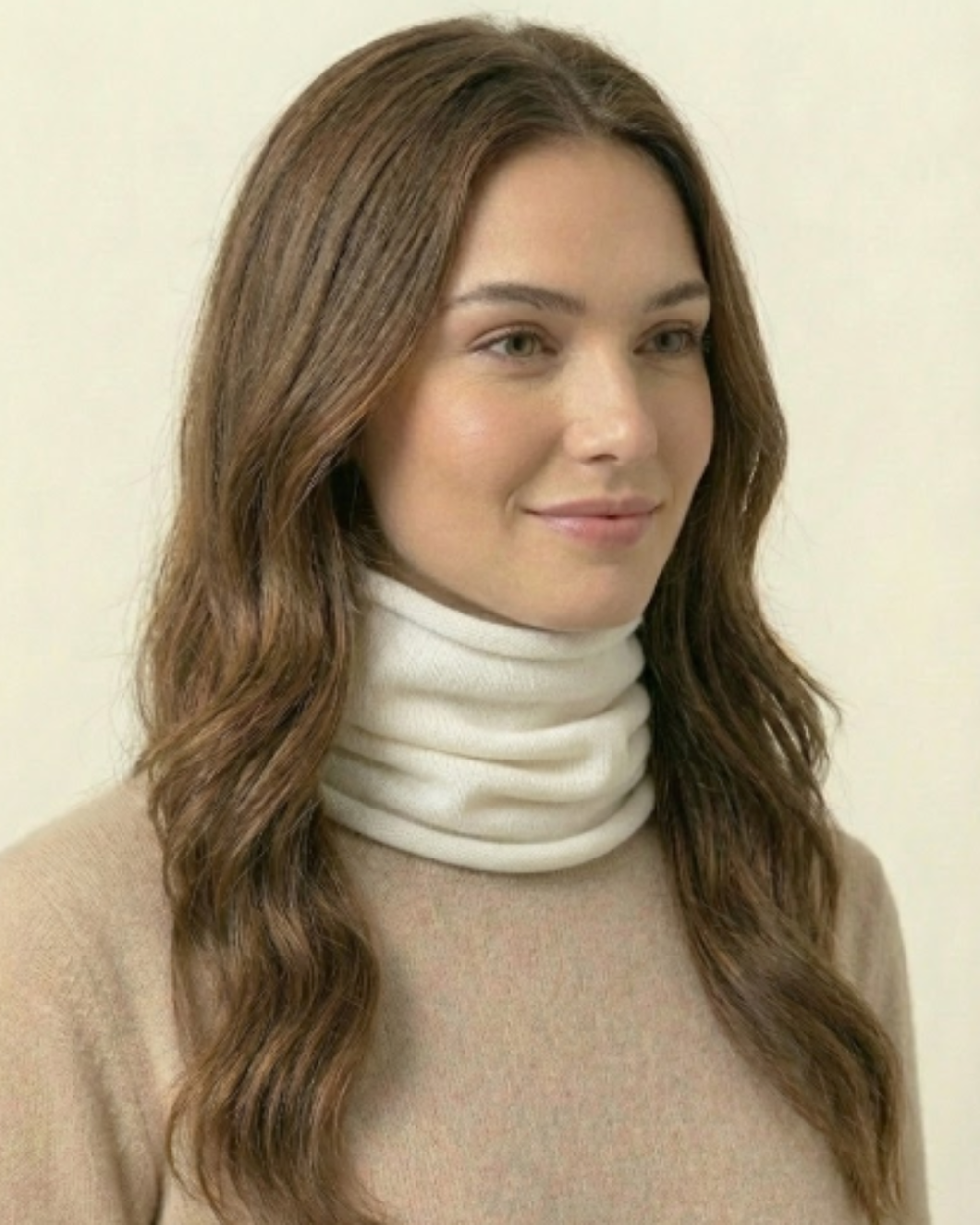 White - Aura Cashmere Neckwarmer